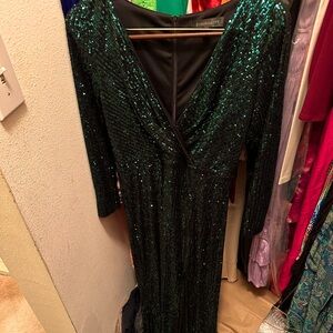 GORGEOUS KELLY GREEN SEQUINED GOWN SIZE 12